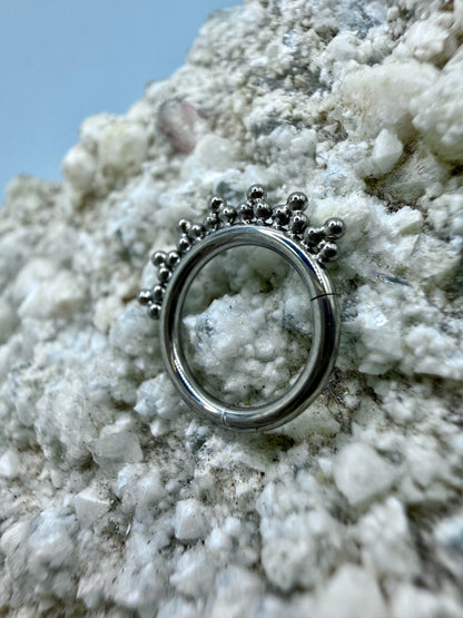 Ring/Clicker Titan 1.2mm orientalisch mit Dots 8mm