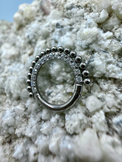 Ring/Clicker Titan 1.2mm mit Zirkonia und Dots 8mm