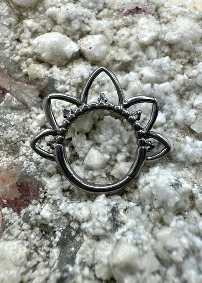 Ring/Clicker Titan 1.2mm floral 8mm