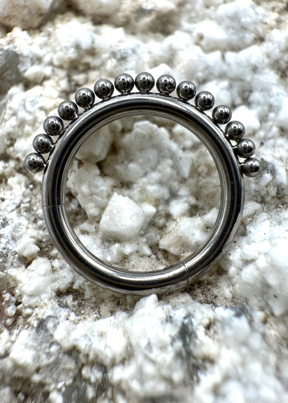 Ring/Clicker Titan 1.2mm mit Dots 8mm