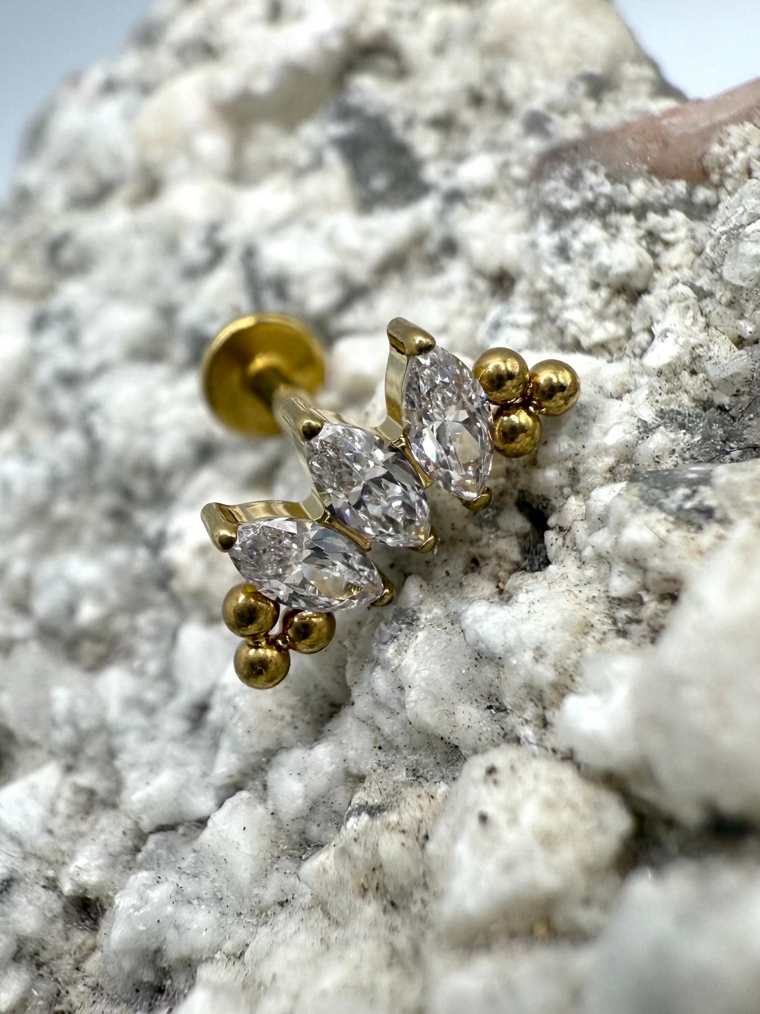 Labret Titan 1.2mm mit Dreifach Zirkonia-Marquise mit Dots 10mm
