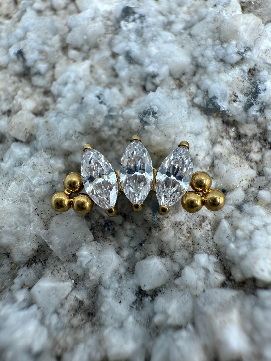 Labret Titan 1.2mm mit Dreifach Zirkonia-Marquise mit Dots 10mm