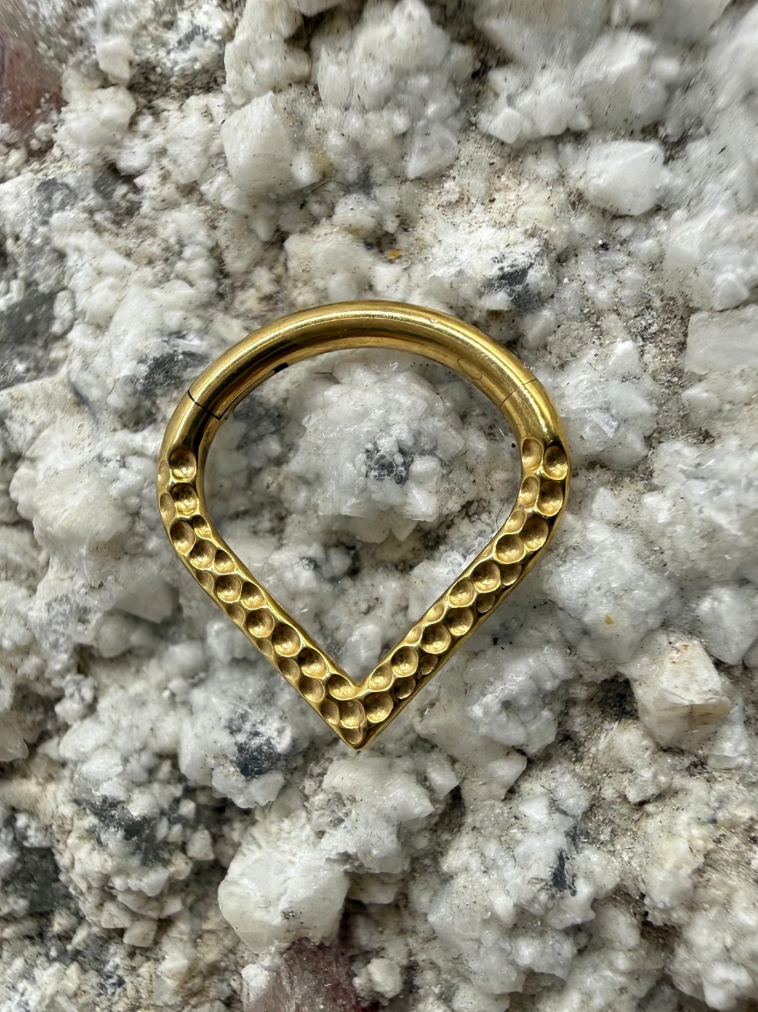 Ring/Clicker Titan 1.2mm in Tropfenform gehämmert 8mm